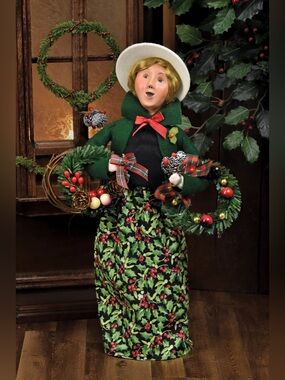 Byers Choice Holly Wreathmaker